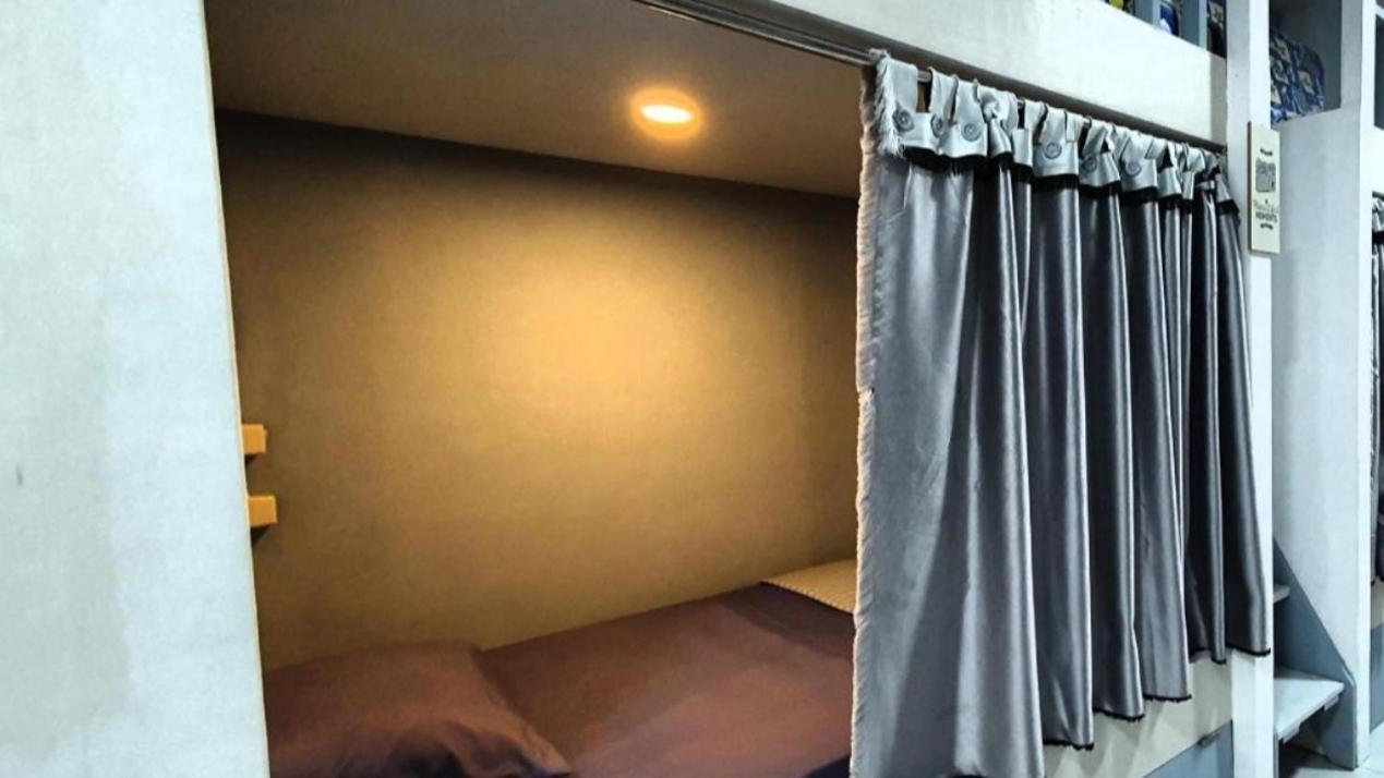 Tiny Room Hostel Toyapakeh エクステリア 写真