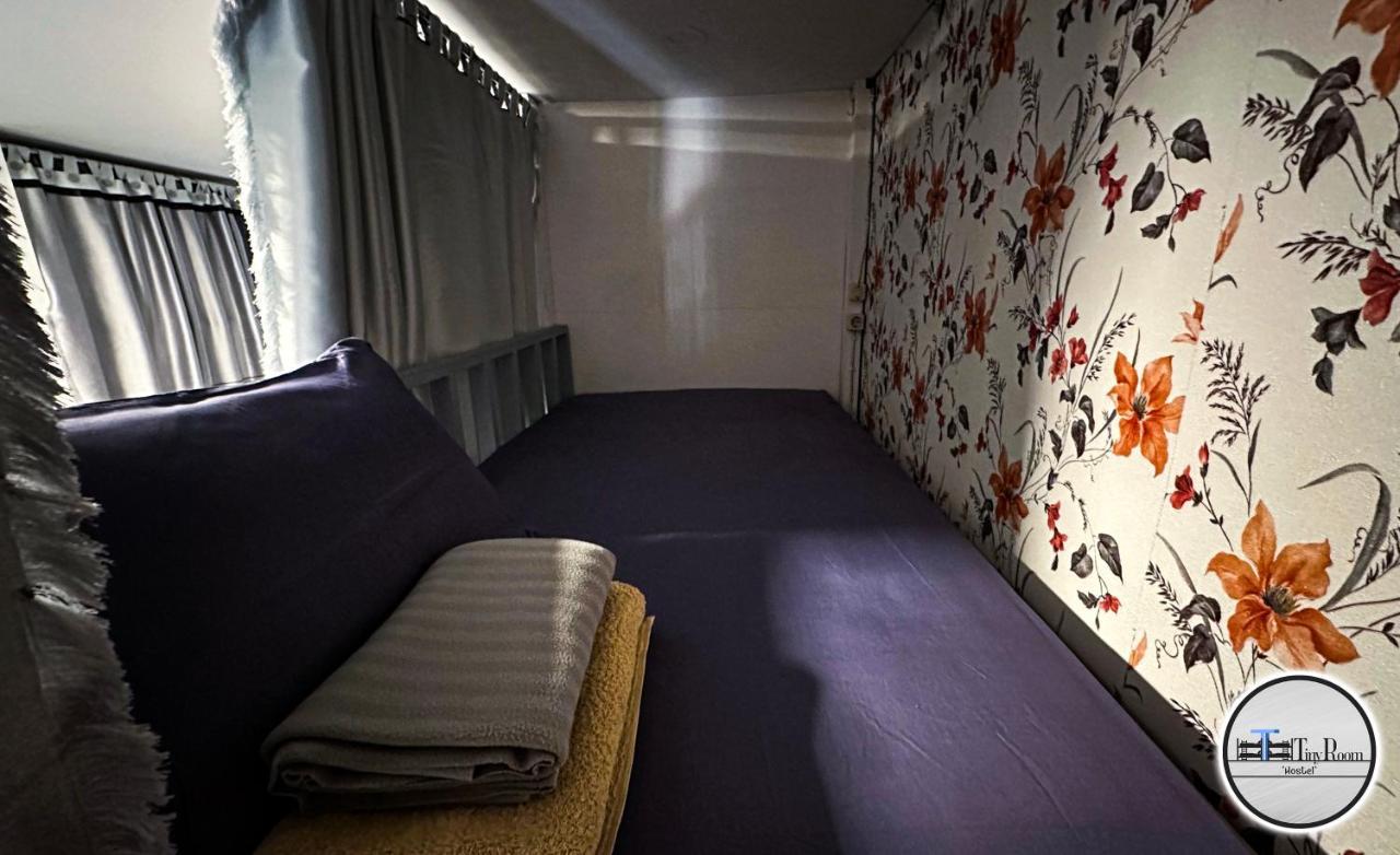 Tiny Room Hostel Toyapakeh エクステリア 写真