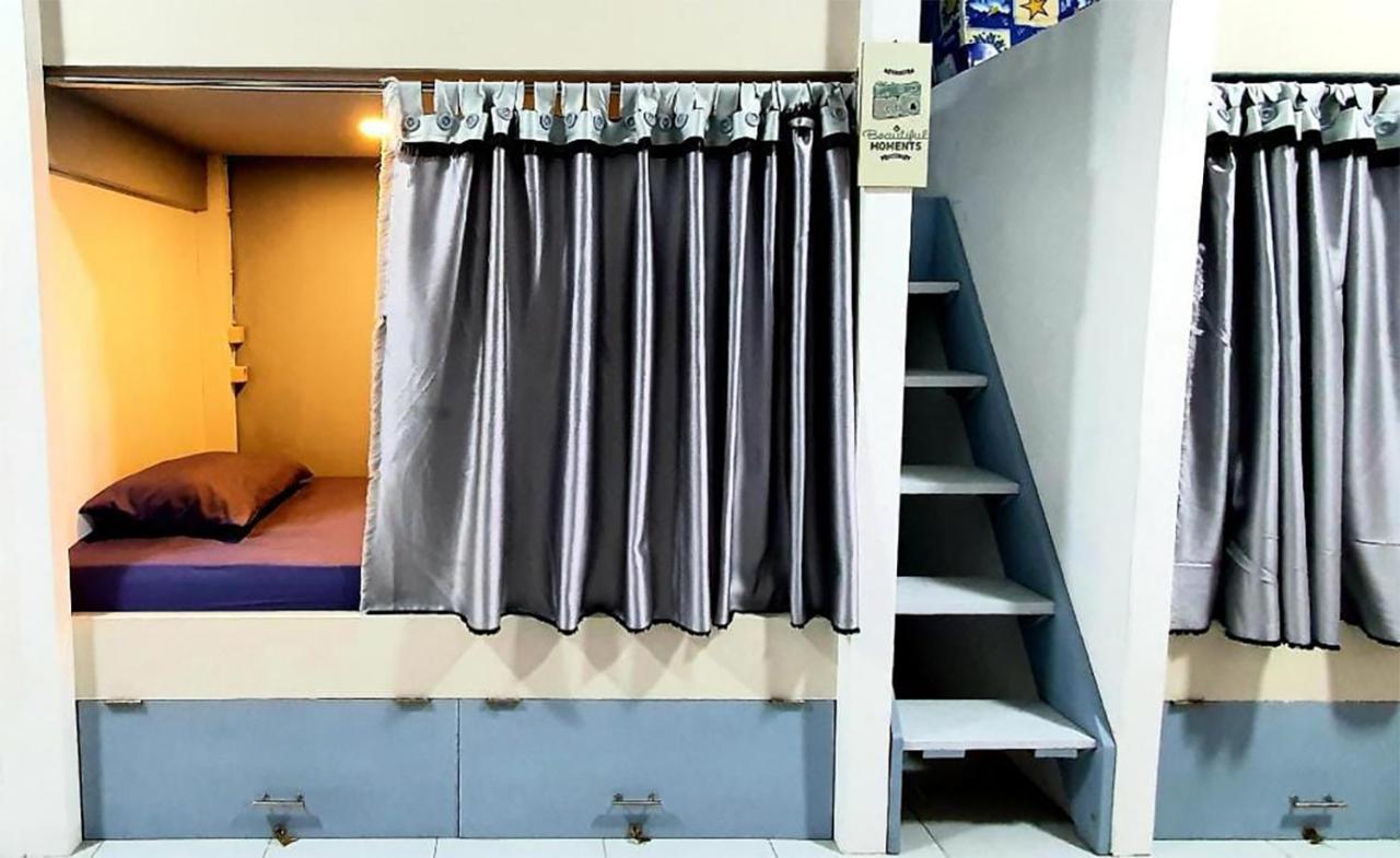 Tiny Room Hostel Toyapakeh エクステリア 写真